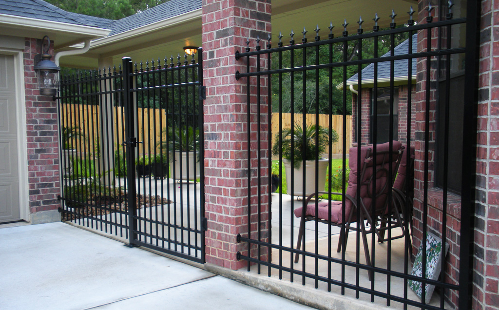 EFS10 Spear Top Ornamental Aluminum Fence by Elite